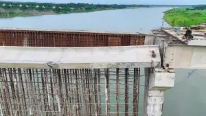 ভেঙে গেল ৬৩ কোটি টাকার নির্মাণাধীন সেতুর গার্ডার
